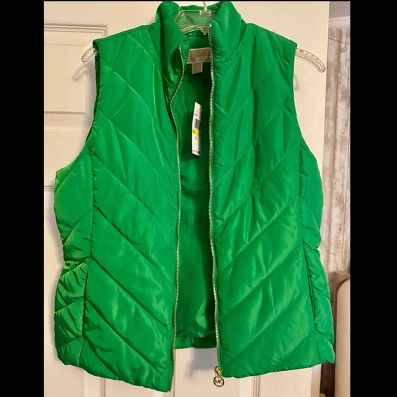 Kelly Green Women’s Puffer Vest NWT - Picture 2 of 4